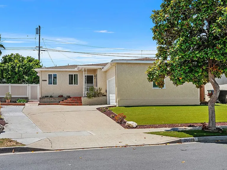 26015 Crest Rd — Photo 1