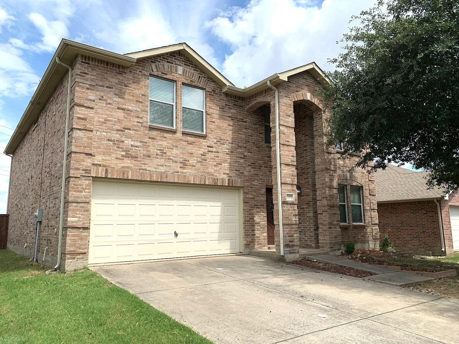5 bed, 3445 sqft, $2,400 — Photo 1