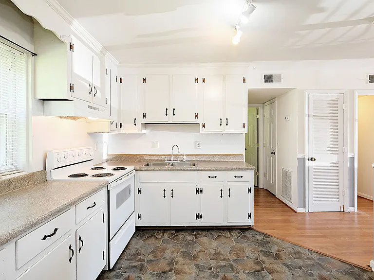 108 Jefferson Hwy #11 — Photo 2