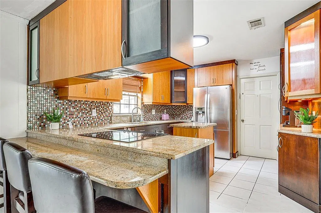 3 bed, 2.0 bath, 1640 sqft, $3,150 — Photo 3