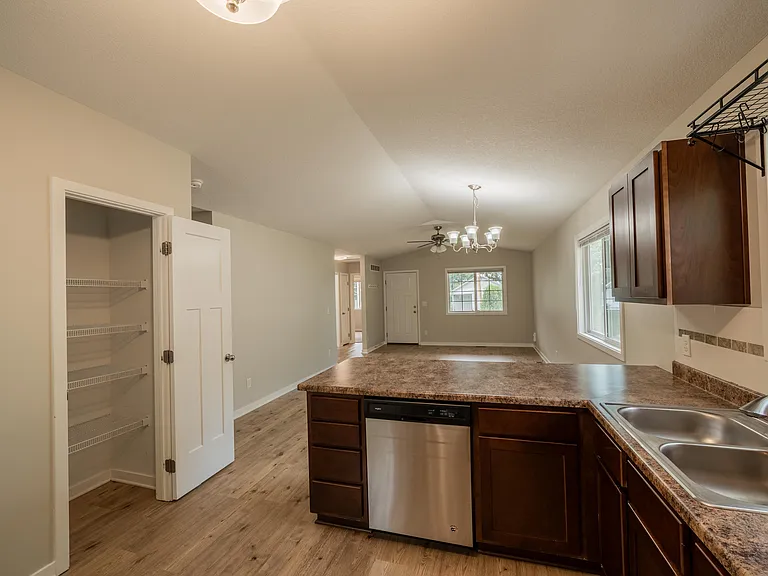 311 E Diehl Ave — Photo 5