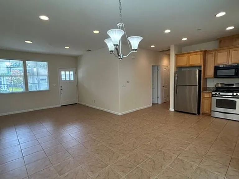 1217 Jennings Ave — Photo 15