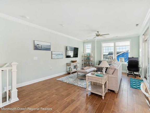 4th image of 500 N Bay Ave #D