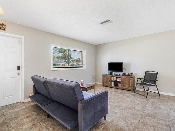 4th image of 4219 Winchester Lane