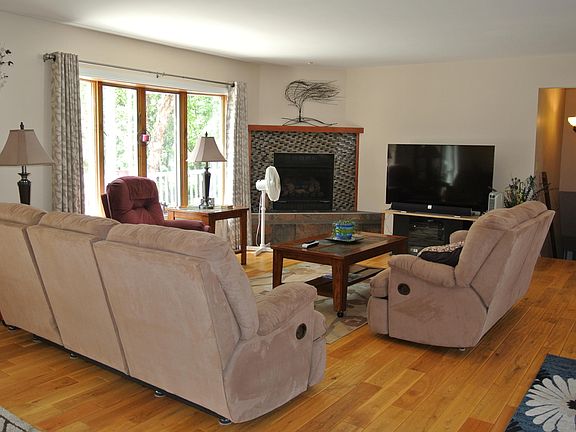 4th image of 13823 Windemere Dr NW