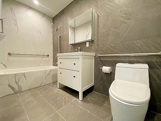 3rd image of 1709 Park Pl #1G
