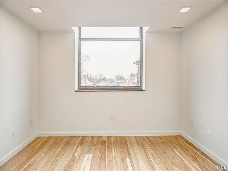 1454 Townsend St #303 — Photo 17
