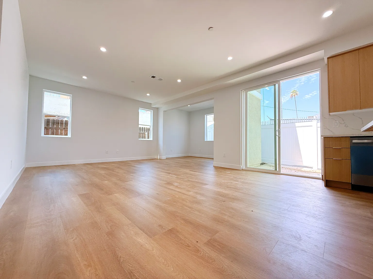 4 bed, 4.5 bath, $4,500 — Photo 4