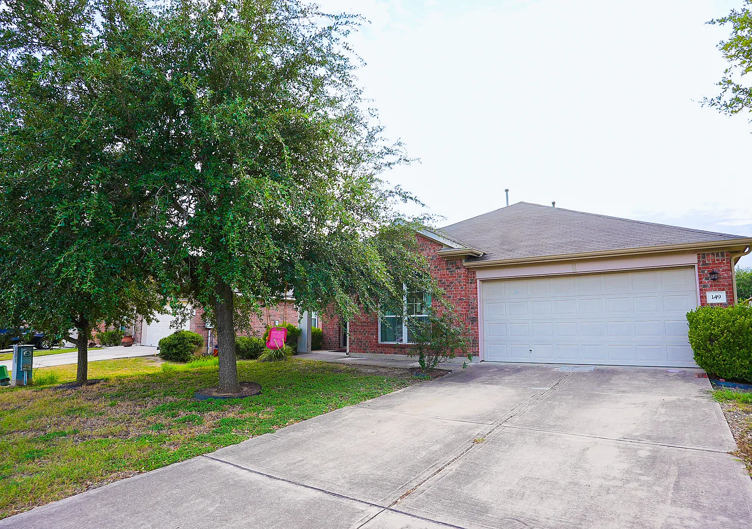 4 bed, 1942 sqft, $2,200 — Photo 1