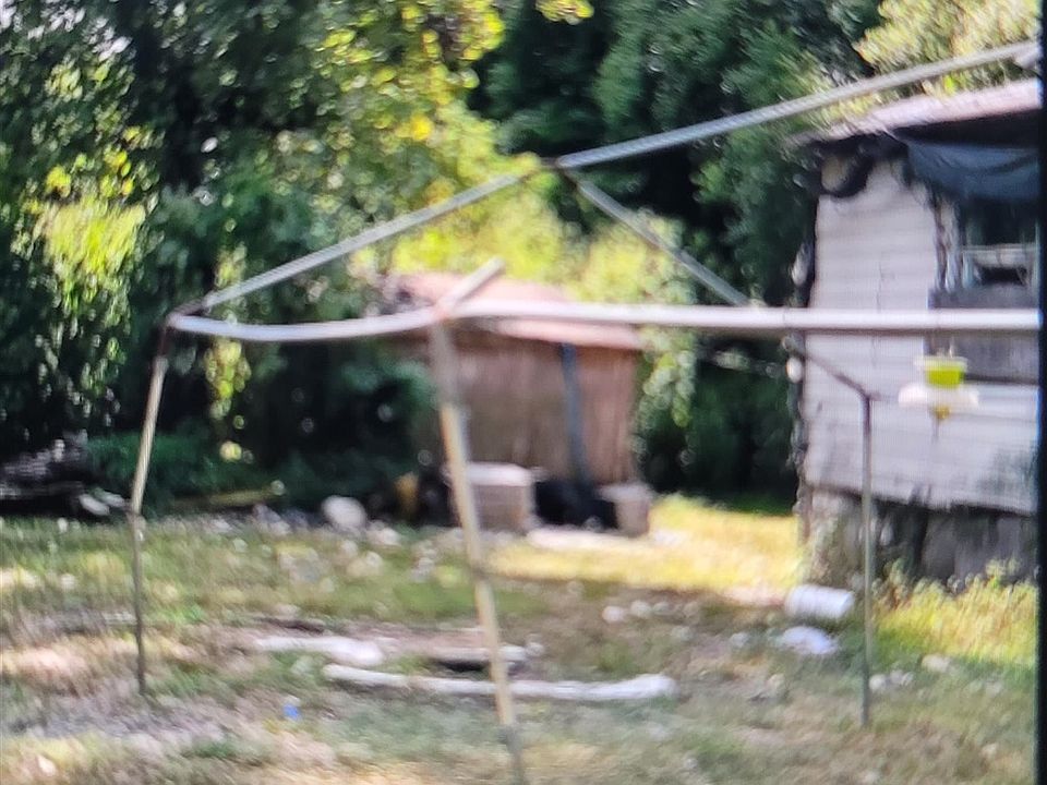 2nd image of 33 E Geeter Rd
