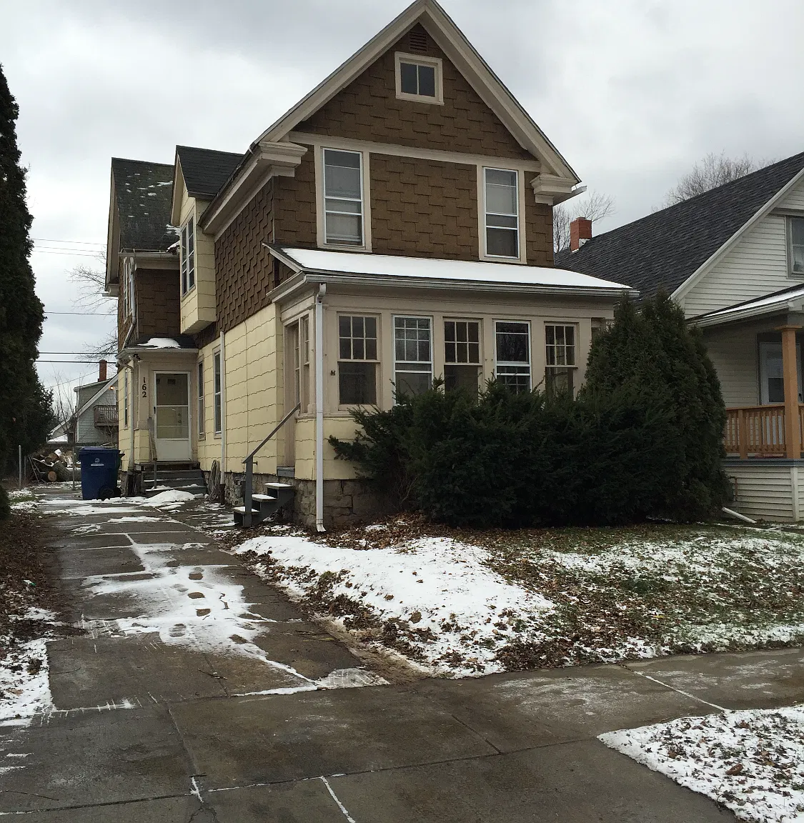 4 bed, 1456 sqft, $2,400 — Photo 1