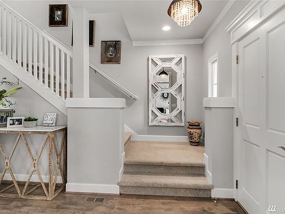 2nd image of 1530 NE Iris St