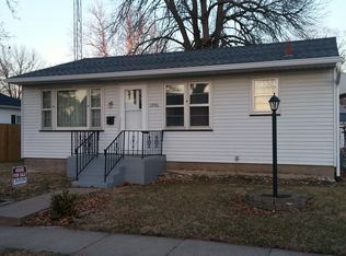 1906 S 12th St, Burlington, IA