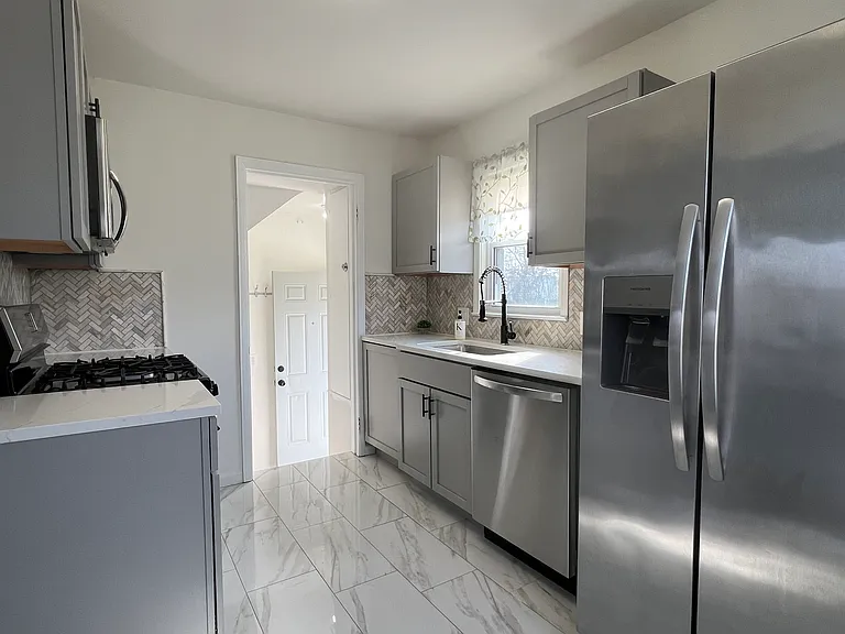 183 Crystal Lake Dr — Photo 4