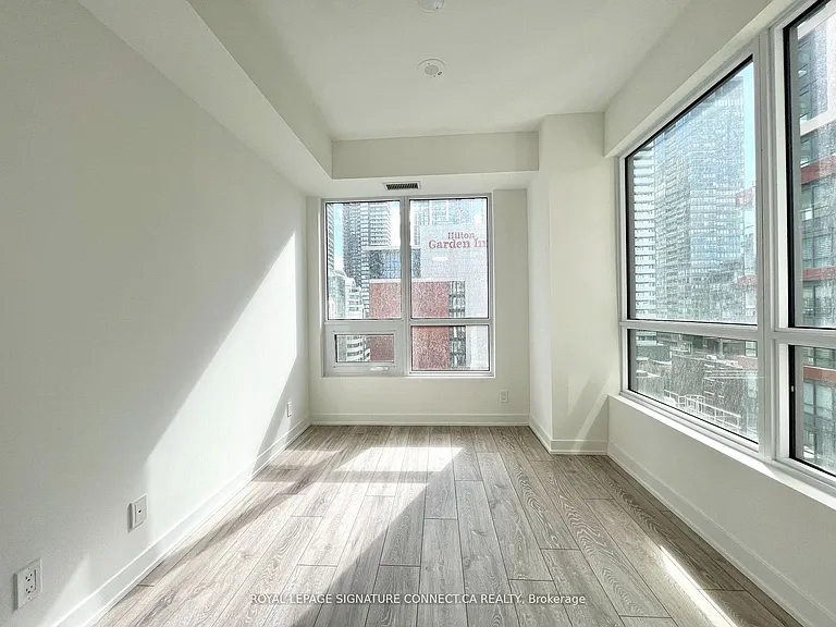 108 Peter St #1107 — Photo 8