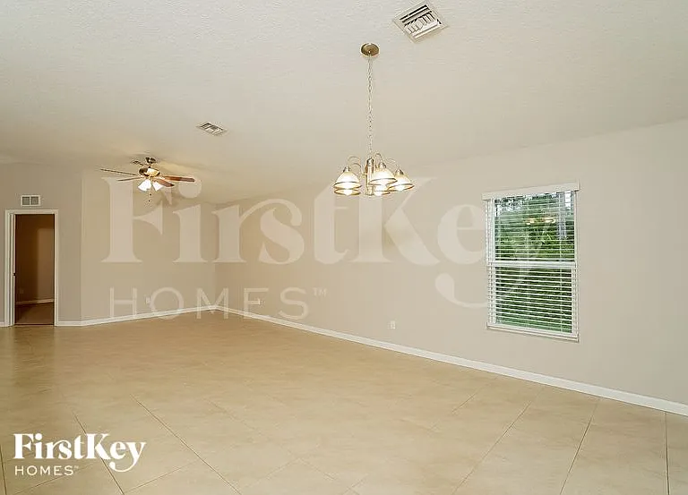 1881 SW Millikin Ave — Photo 2