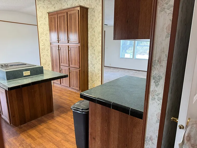 829 High St — Photo 3