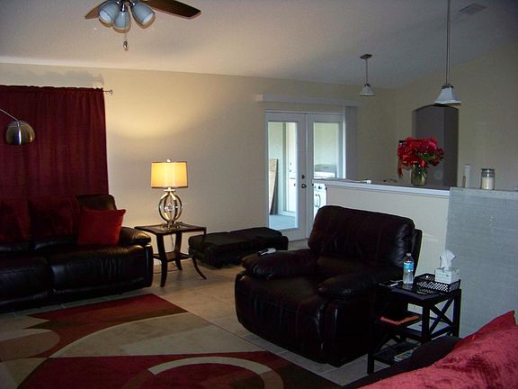3rd image of 1550 SW Apache Southwest Avenue