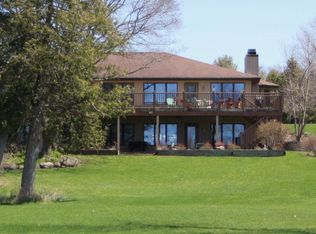 1047 Cove Rd, Sturgeon Bay, WI 54235