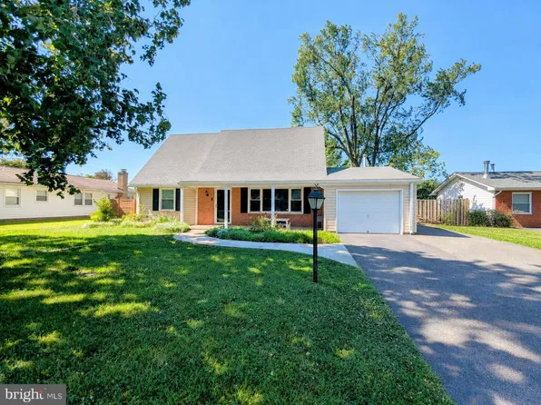 13151 Pavilion Ln, Fairfax, VA 22033