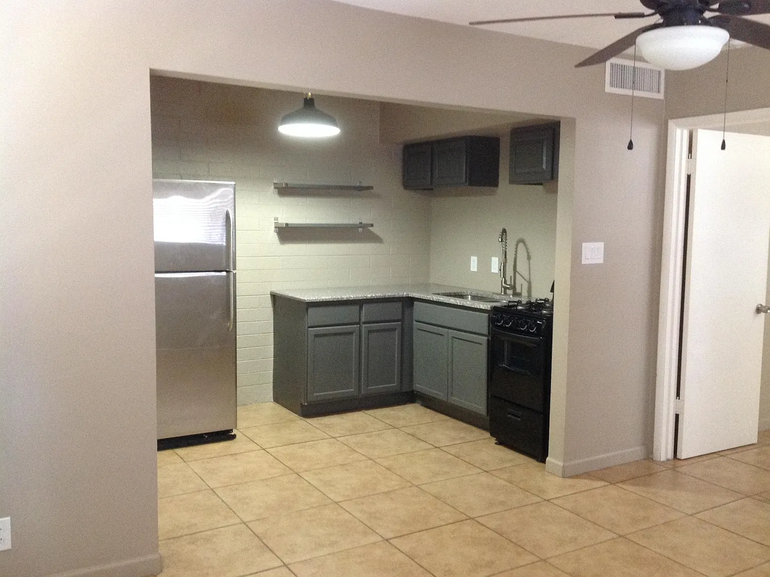 1 bed, 520 sqft, $1,100 — Photo 3