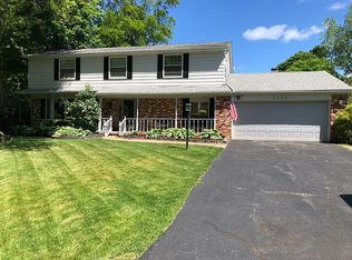 5588 Northcote Ln, West Bloomfield, MI 48322