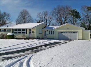 234 Rosecroft Dr, Rochester, NY 14616