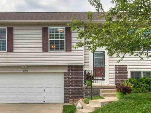 17713 Lillian St, Omaha, NE 68136