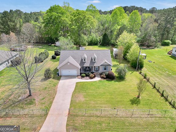 3rd image of 135 Mathews Rd