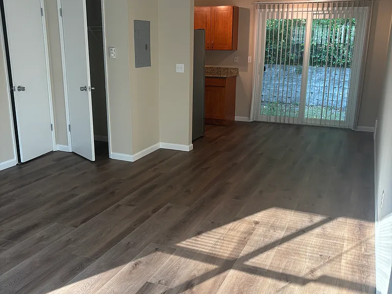 1634 S Kent Des Moines Rd #B — Photo 3