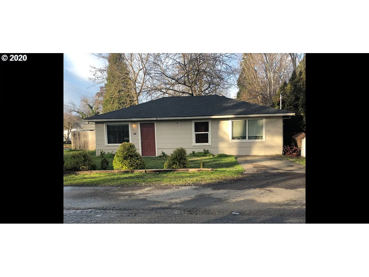 512 Edgewater Dr photo 1