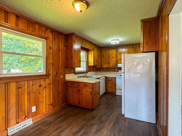 246 Phillips Dr — Photo 8