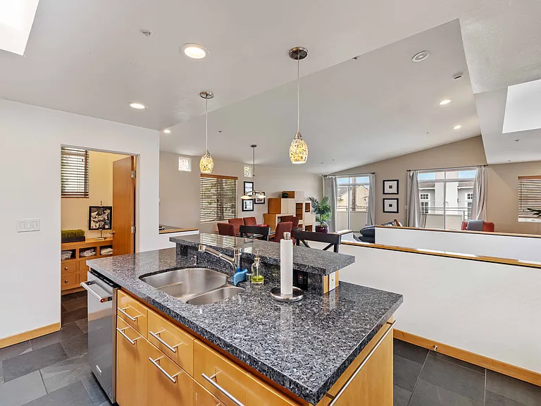 452 Marine Pl — Photo 11