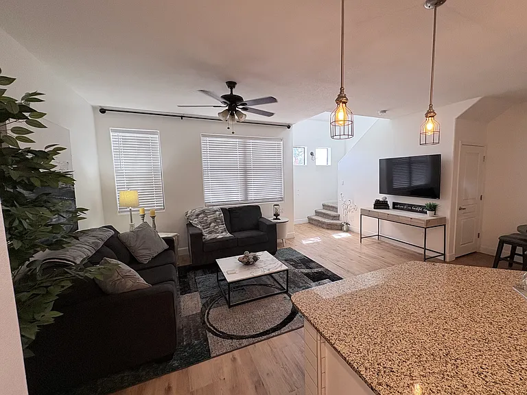 123 N Washington St #27 — Photo 1