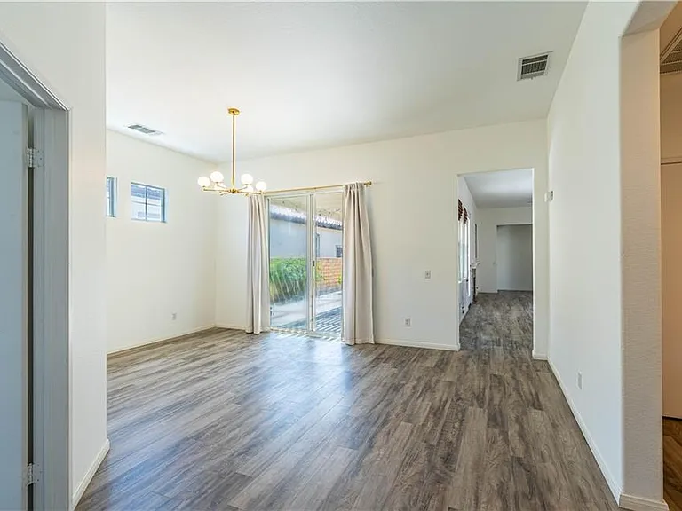 26345 Avenida Quintana — Photo 2