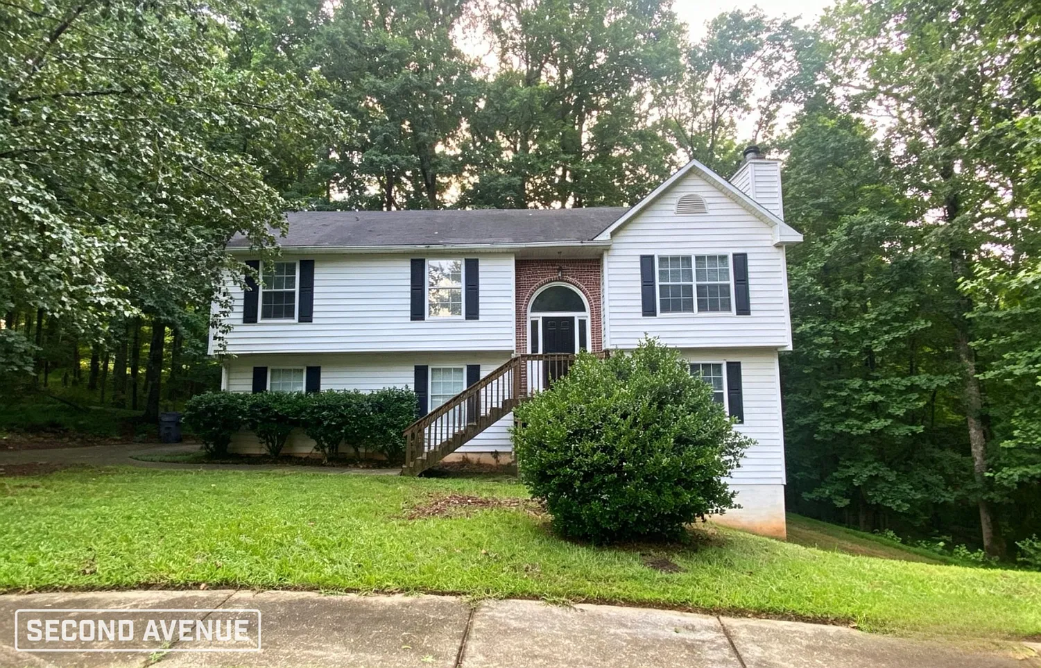 4 bed, 3.0 bath, 2004 sqft, $2,095 — Photo 1