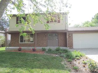 1123 Meadowood Dr, Waterford, MI 48327