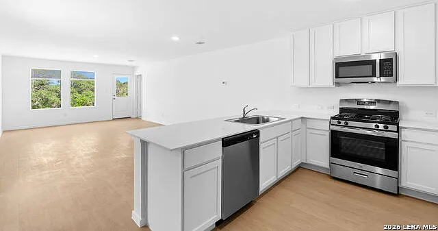 3 bed, 2.0 bath, 1402 sqft, $1,550 — Photo 4
