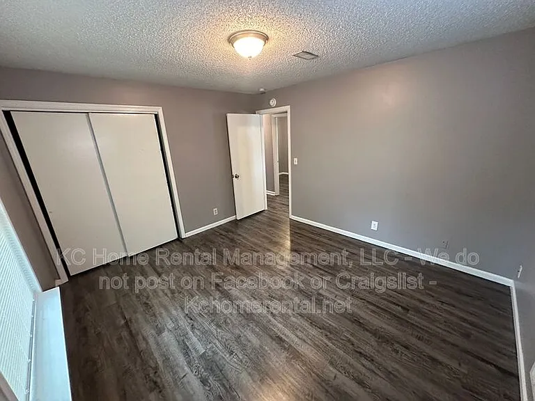 7803 E 107th St — Photo 24