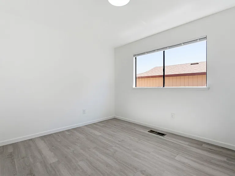 800 Locust Dr — Photo 25