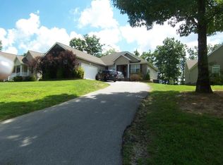 536 E Deer Creek Dr, Crossville, TN 38571