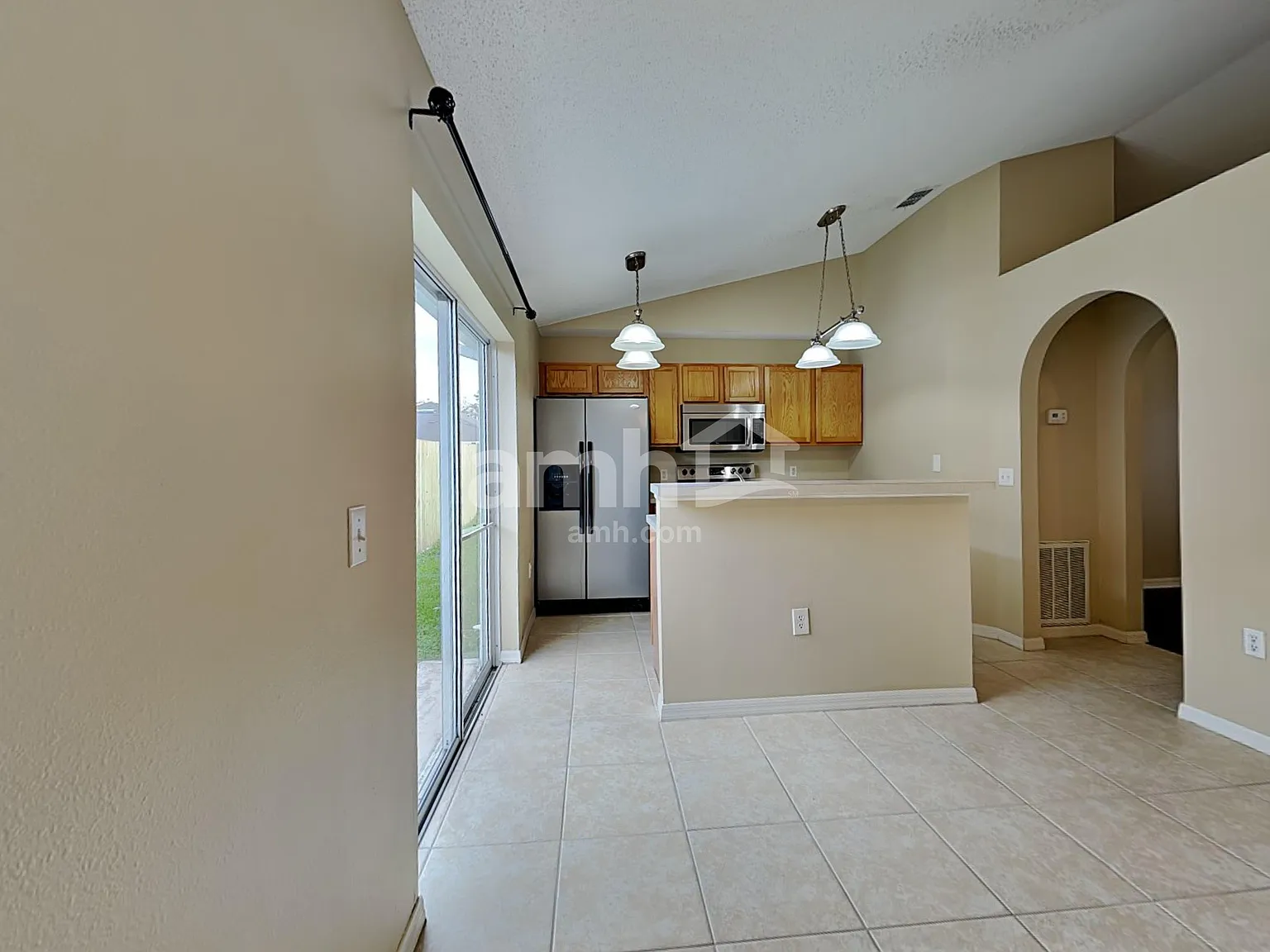 3 bed, 2.0 bath, 1158 sqft, $1,965 — Photo 4