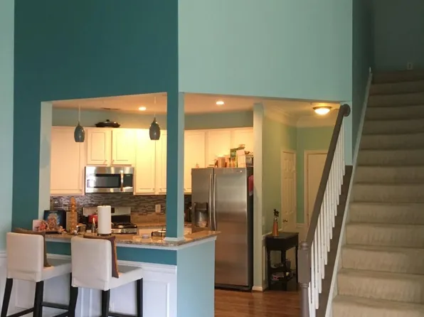 12491 Hayes Ct Unit 401, Fairfax, VA 22033