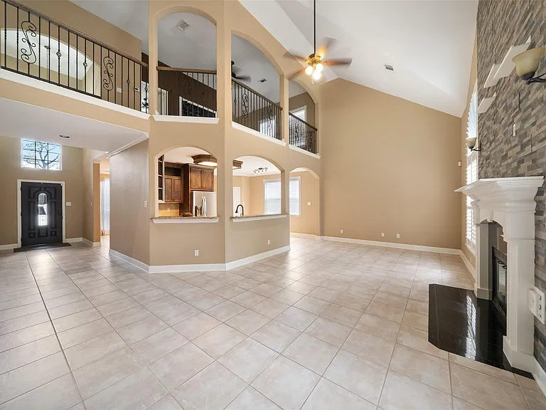 2438 Ripplewood Dr — Photo 3