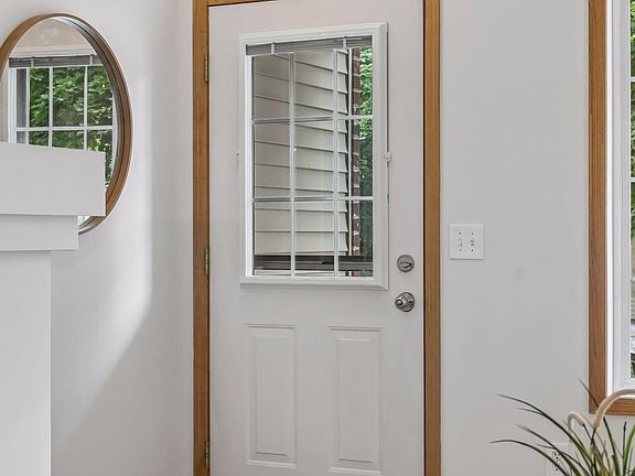 5th image of 114 River Woods Dr W