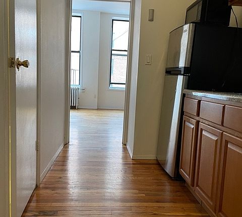 4th image of 9 Stanton St #5A6