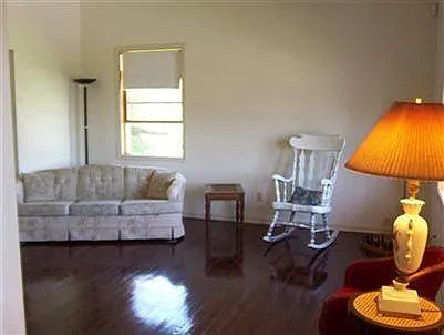 3 bed, 2432 sqft, $2,195 — Photo 2