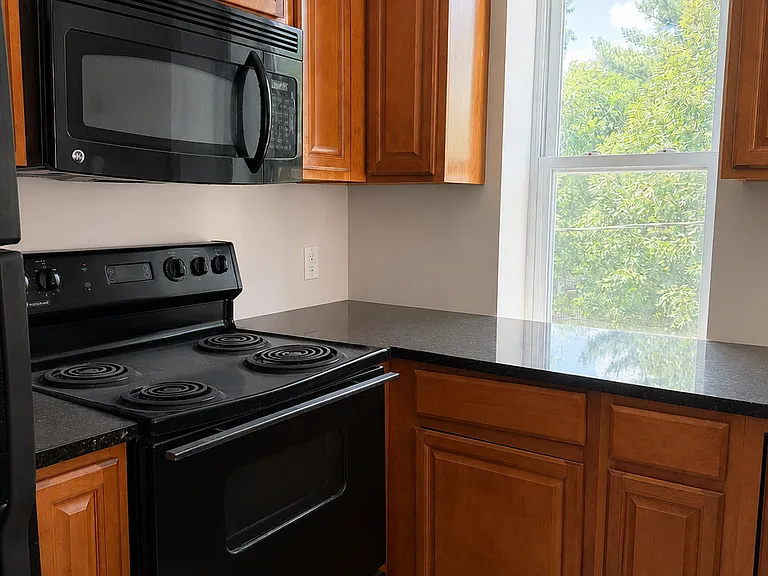 70 Morris St #2 — Photo 3
