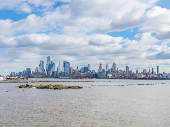 45 River Dr South image 30 of 32