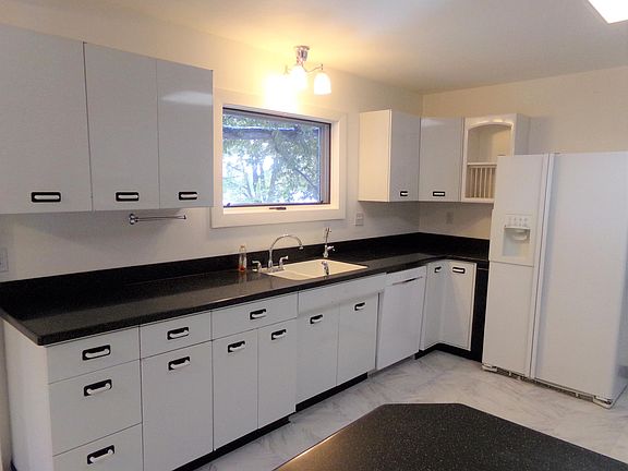 2nd image of 3011 Smokey Ln